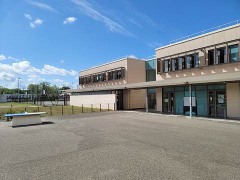 La cour, vue 3